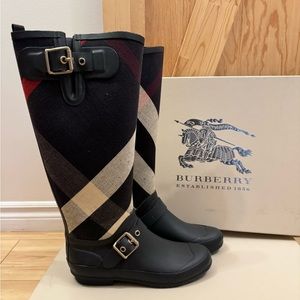 Burberry rainboots